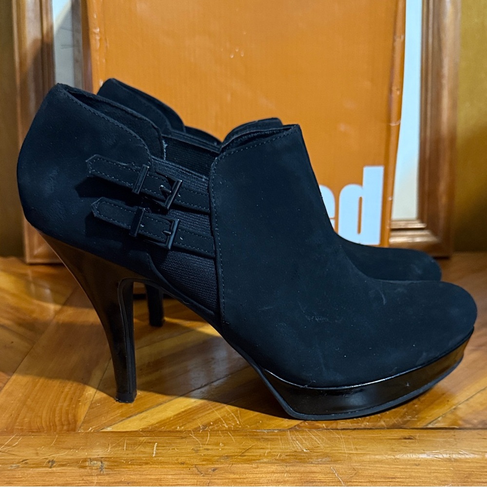 Stylish Black Women's Heels Suede Shoes Size 10 Med - Picture 5 of 10